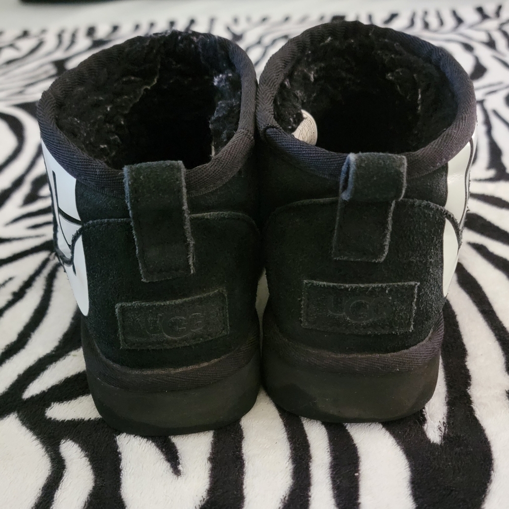 UGGS boots - Picture 3 of 4